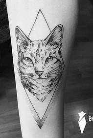 Malgranda brako kata geometria punkto punkto tatuaje