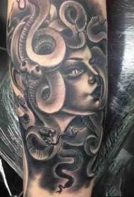 Mofuta o moholo oa tattoo le litšoantšo tse tšoeu tsa Medusa tse ntšo