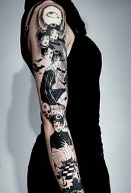 Čierny stereotypný portrét na tetovanie na paži