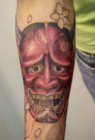 Tatuaggio rosso prajna sul braccio