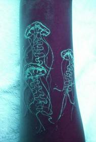 Lengan pola tato ubur-ubur bercahaya putih