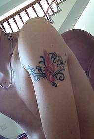 Modello di tatuaggio personalizzato nota