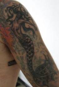Elegantni crni sirena tetovaža uzorak s rukama