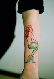 Rödhårig sjöjungfru tatuering mönster på armen