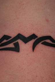 Едноставна племенска шема на тетоважи со црна амбиент