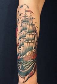 Zwart en wit tattoo op de arm, tattoo, tattoo, tattoo, haaien tattoo, foto