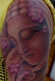 Statua di Buddha di bracciu maiò è mudellu di tatuaggi di fiori di culore