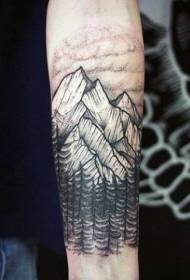 Chaîne de montagnes simple noir et blanc avec motif de tatouage bras de forêt