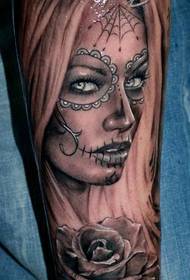 მშვენიერი Undead სილამაზის tattoo უკანა მხარეს