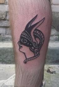Manlike kalf op swart geometriese eenvoudige lyn gemaskerde figuur tattoo foto
