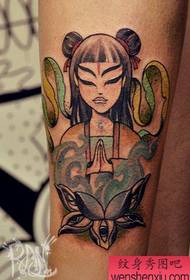 'n lotusblom seuntjie se tattoo patroon op die been