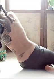 Tatuaggio sexy di moda fotografo bellezza tatuaggio moda