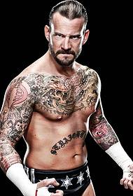 Belle image de tatouage de la star masculine qui a fait demi-tour
