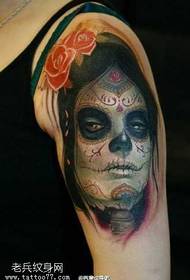 Modello tatuaggio braccio morte ragazza