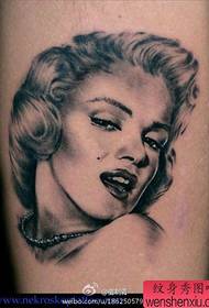 Pátrún álainn tattoo portráide Marilyn Monroe