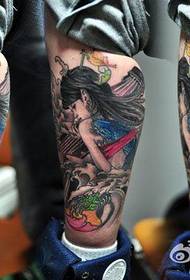 Bello modello popolare del tatuaggio di bellezza dell'illustrazione delle gambe