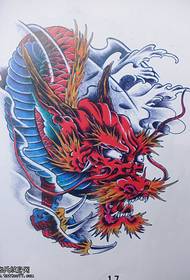 Modello di tatuaggio tradizionale colorato drago