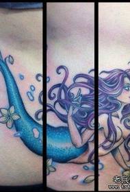 Jentas mage vakkert populært havfrue tatoveringsmønster