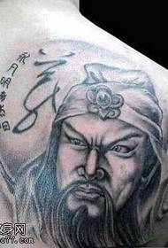 Kuan Gong tattoo nrog super cwm pwm ntawm xub pwg