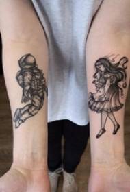 Рука школьницы на черно-серой колючей абстрактной линии персонажа портрет татуировка картины