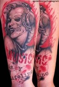 Iyatọ miiran ti itura Zombie ti apẹrẹ tatuu ara Marilyn Monroe