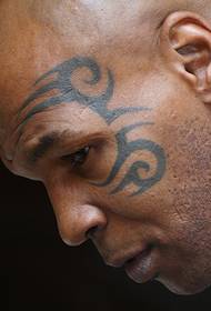 Wajah tato totem keren Star Tyson