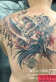 Vīriešu muguras populārais atdzist Guan Gong tetovējums
