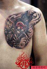 Os meninos são populares no peito, muito bonito, padrão de tatuagem Sun Wukong
