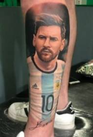 9 voetbalsterren Messi portret tattoo kunstwerk