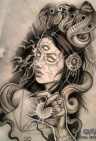 Një tatuazh super i pashëm Medusa