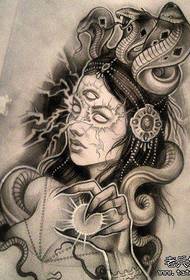 Super yaraşıqlı yaraşıqlı Medusa döyməsi