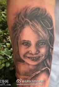 Padrão de tatuagem de retrato de bebê menina