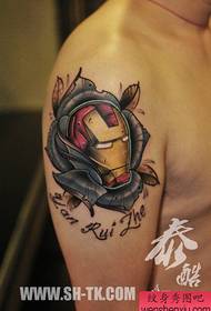 Un fantastico modello di tatuaggio Iron Man popolare