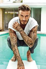 Szép geeky Beckham és tetoválásai