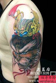 modeli i lezetshëm i tatuazhit Monkey King dominues i krahut mashkull
