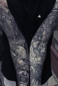 En uppsättning stilig mörk tatueringsdesign för svart och vitgrå stil med stickad tatuering