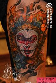 Vrlo popularan uzorak tetovaža Sun Wukong na nogama.