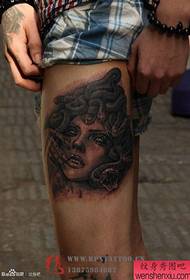Cool populär Medusa Tattoo Muster op de Been