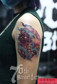 Braç popular patró clàssic de tatuatge de Dharma