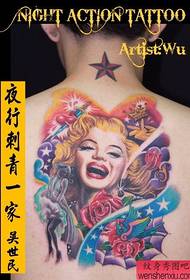 цветна портретна татуировка на Монро на гърба