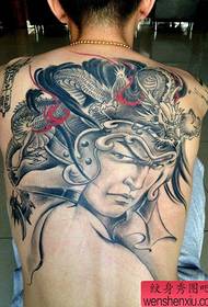 Muška leđa je cool i zgodan uzorak tetovaže Zhao Yun Zhao Zilong