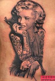 Per tutti a godere di un bellissimo modello di tatuaggio ritratto Monroe