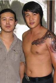 Lu Yi tatuaje ilustrado stelo nigra griza drako tatuaje bildo