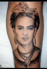 Modello di tatuaggio donna antica gamba
