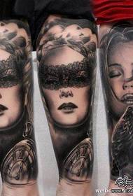 Bel popolare modello di tatuaggio di bellezza europeo e americano