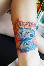 Lány borjú festett gradiens angol szavak és rajzfilmfigurák Stitch Tattoo képeket