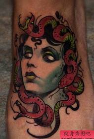 Ant pado rekomenduokite „Medusa“ tatuiruotę