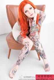 Espectáculo de tatuaxes, recomenda unha foto de tatuaxe de moza quente e pura