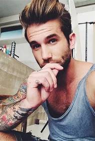 Foto de tatuaxe modelo Andre Hamann masculino