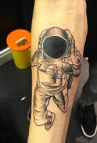 Pojkesarm på svartgrå punkt törna enkel linje karaktär astronaut tatuering bild